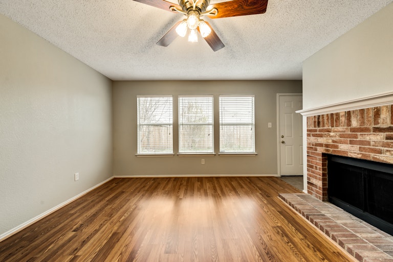 Photo 12 of 27 - 1018 Halifax Ln, Forney, TX 75126