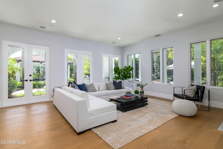 Photo 10 of 77 - 29462 Malibu View Ct, Agoura Hills, CA 91301