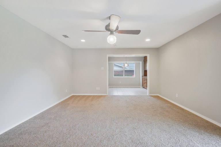 Photo 13 of 24 - 3528 Wren Ave, Fort Worth, TX 76133