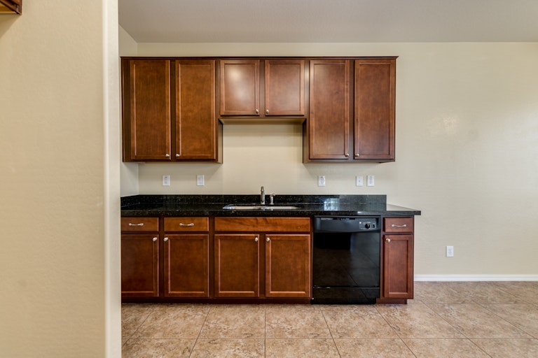 Photo 6 of 34 - 901 S Utilis Dr, Gilbert, AZ 85296