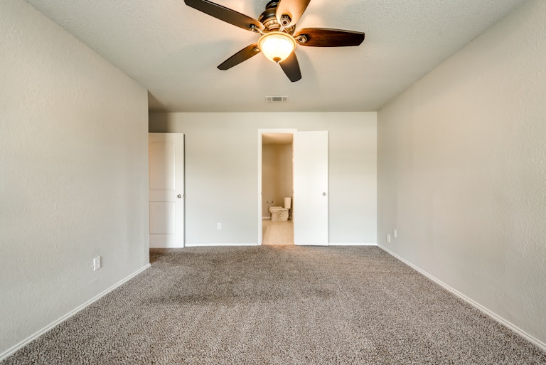 Photo 16 of 28 - 2039 Angelica Way, Dallas, TX 75217