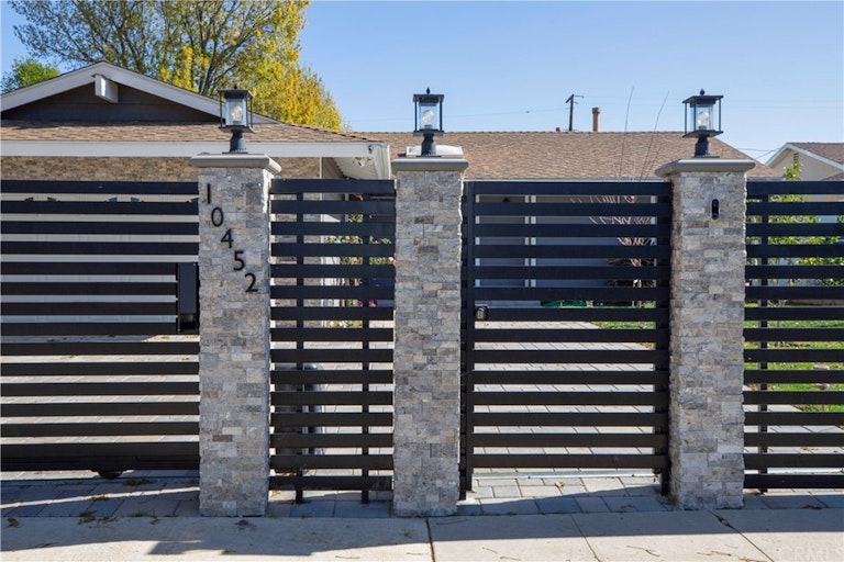 Photo 3 of 54 - 10452 Petit Ave, Granada Hills, CA 91344