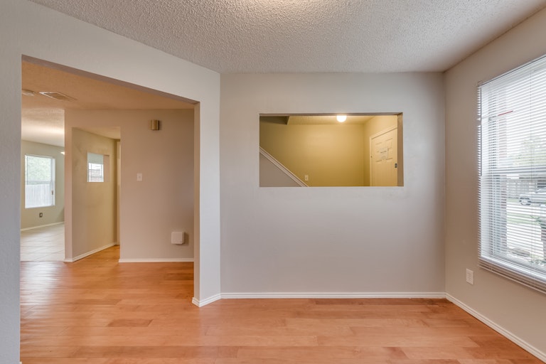 Photo 12 of 31 - 1312 Rambling Brook Trl, Denton, TX 76210