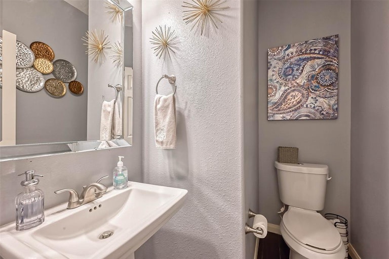 Photo 29 of 50 - 5606 Sage Willow Ln, Rosharon, TX 77583