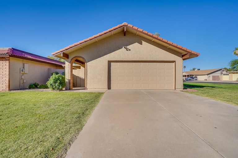 Photo 1 of 22 - 5201 E Tunder Cir, Phoenix, AZ 85044