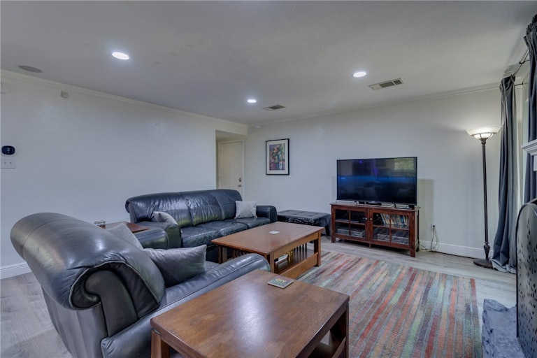 Photo 32 of 40 - 3906 Burr Oak Ln, Austin, TX 78727