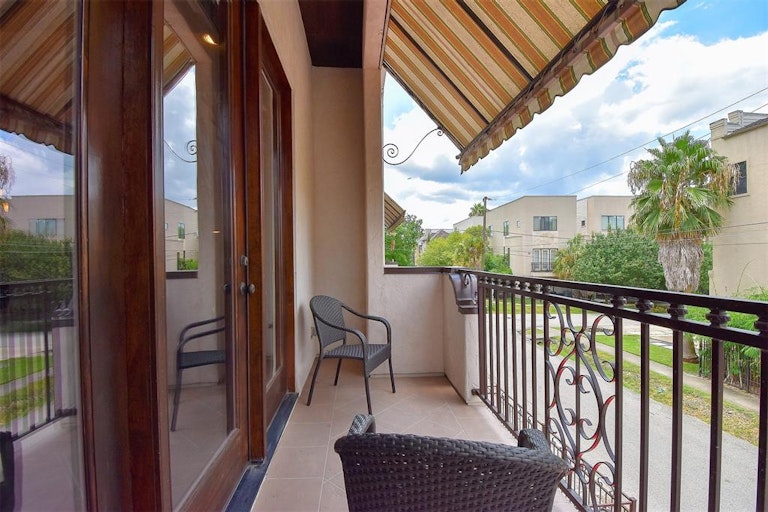 Photo 29 of 32 - 806 Reinerman St, Houston, TX 77007