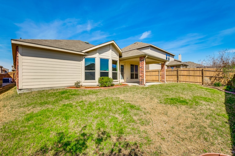 Photo 5 of 26 - 5908 Paddlefish Dr, Fort Worth, TX 76179