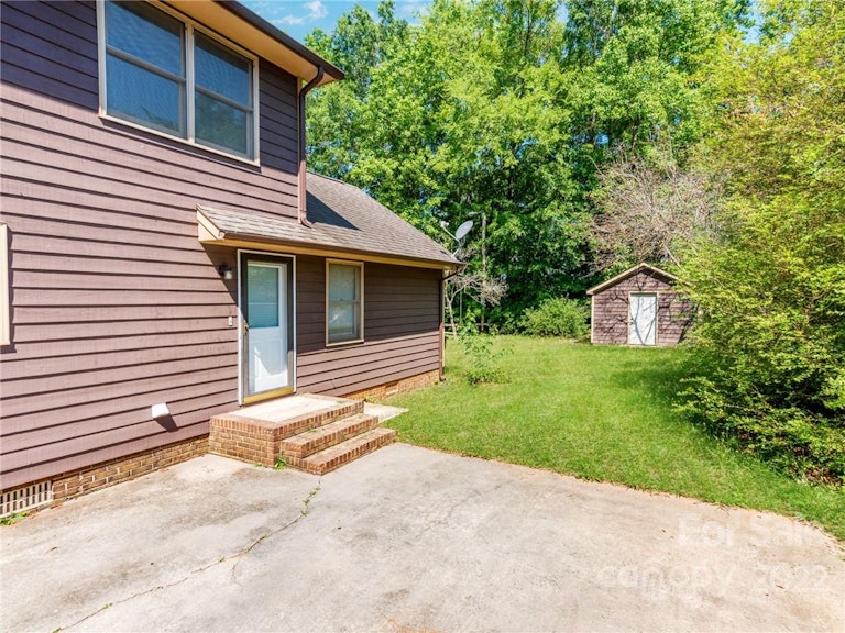 Photo 27 of 38 - 2654 Castle Hill Rd, Gastonia, NC 28052