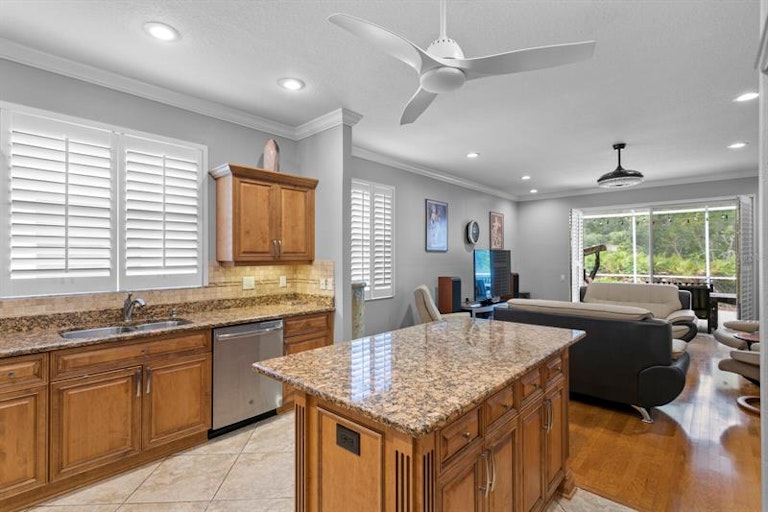 Photo 8 of 44 - 9313 Hunters Park Way, Tampa, FL 33647