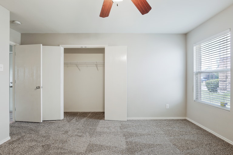 Photo 15 of 26 - 16728 Woodside Dr, Justin, TX 76247