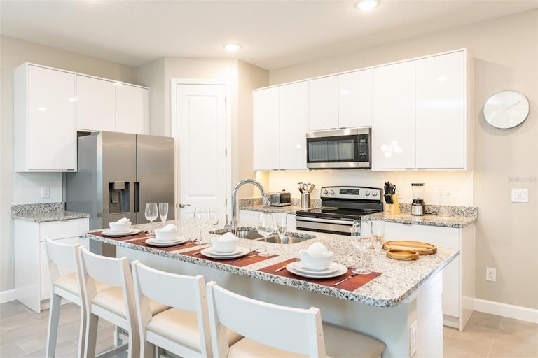 Photo 5 of 33 - 8004 Formosa Valley Pl, Kissimmee, FL 34747