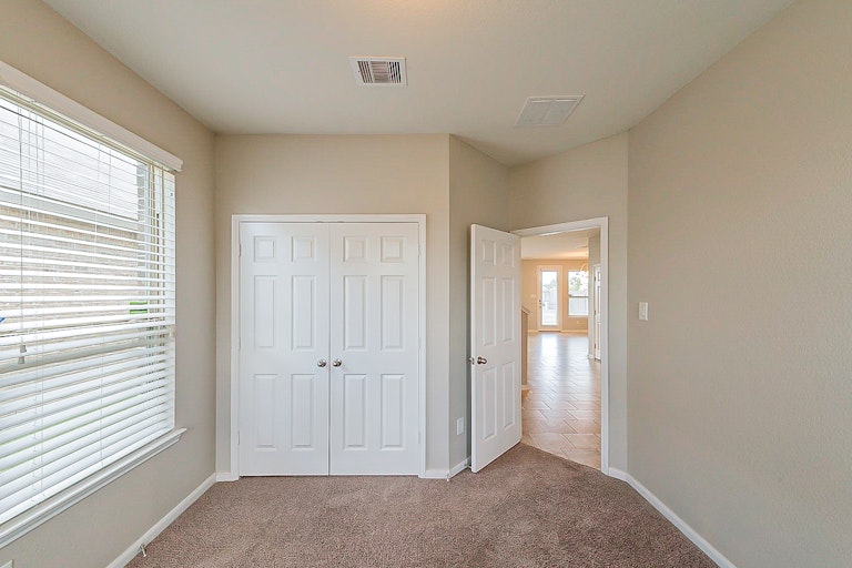Photo 16 of 36 - 12731 Arcola Valley Ct, Houston, TX 77044
