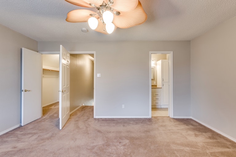 Photo 13 of 23 - 1707 Creekbend Dr, Lewisville, TX 75067