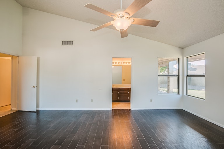 Photo 12 of 28 - 1439 E Wickieup Ln, Phoenix, AZ 85024