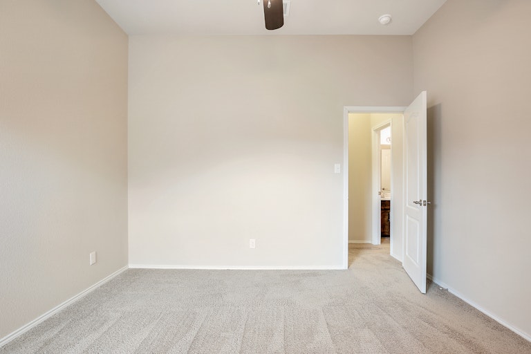 Photo 18 of 26 - 4021 Winter Springs Dr, Fort Worth, TX 76123