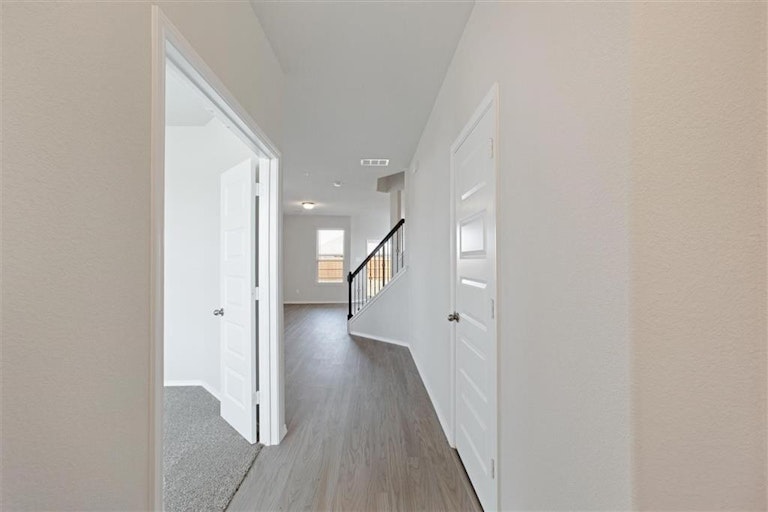 Photo 5 of 36 - 2900 Fox Trail Ln, Fort Worth, TX 76108