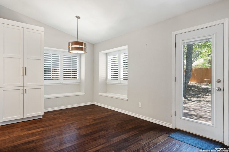Photo 9 of 28 - 13930 Chisom Creek St, San Antonio, TX 78249