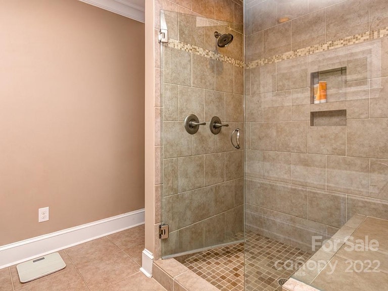 Photo 24 of 28 - 2324 Chesterfield Ave, Charlotte, NC 28205
