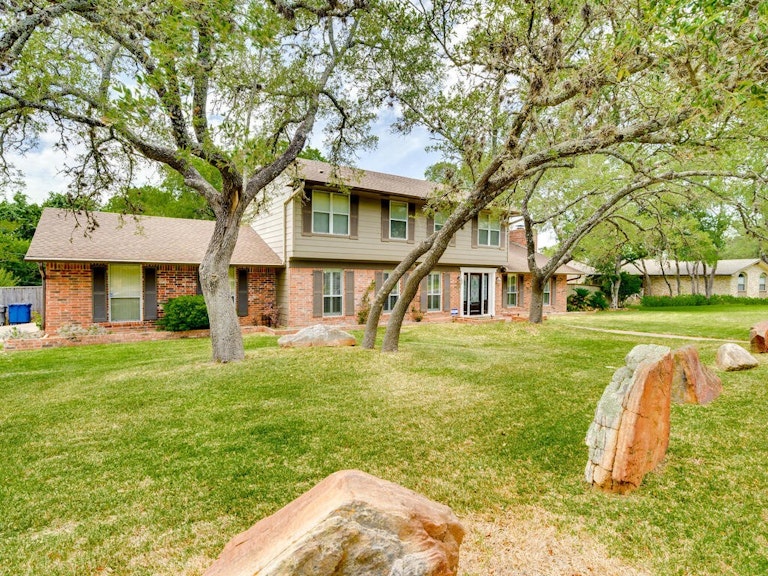 Photo 10 of 40 - 8800 Spring Lake Dr, Austin, TX 78750
