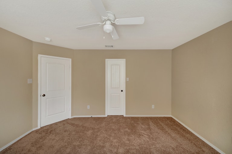 Photo 18 of 25 - 1713 Vineridge Ln, Burleson, TX 76028