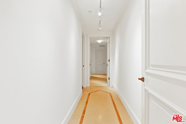 Photo 25 of 40 - 10601 Wilshire Blvd #404, Los Angeles, CA 90024