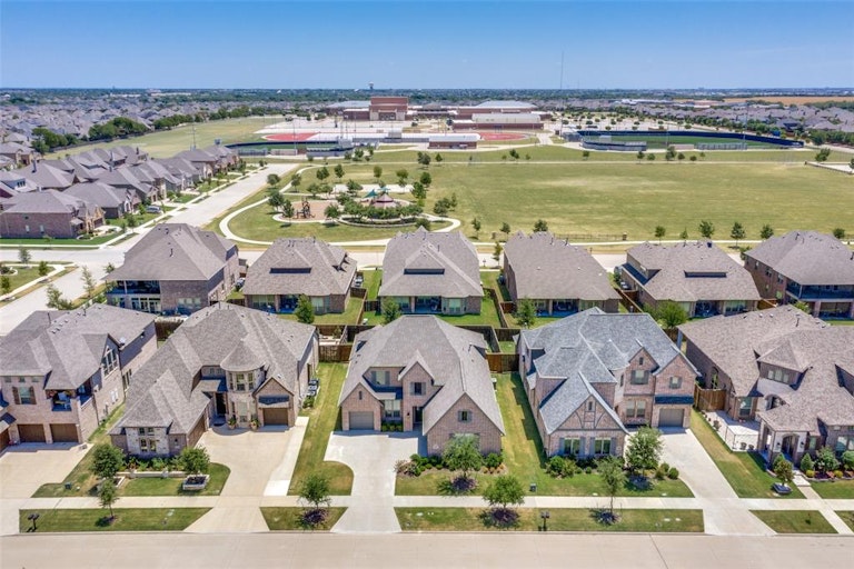 Photo 39 of 40 - 10556 Wintergreen Dr, Frisco, TX 75035