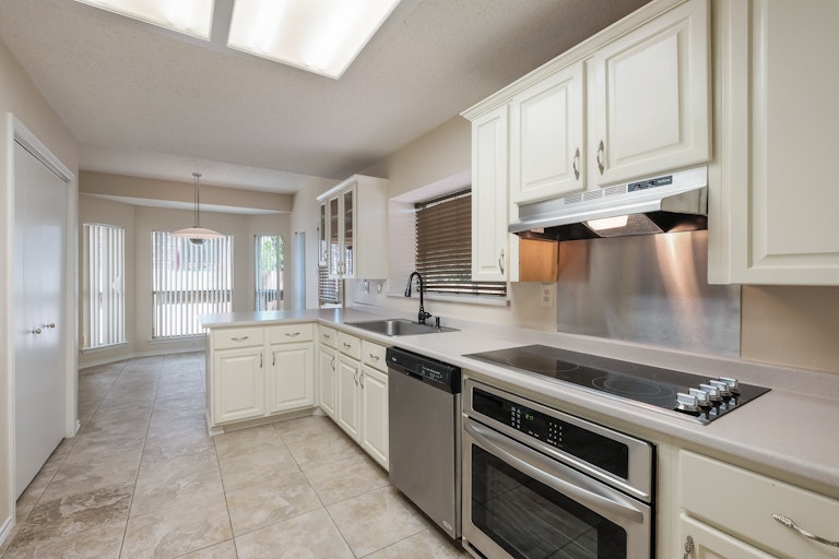 Photo 3 of 25 - 10138 Sandyglen, San Antonio, TX 78240