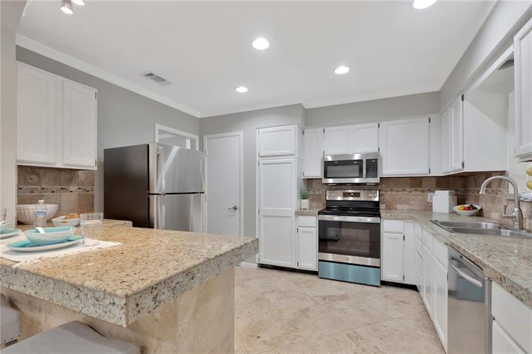 Photo 14 of 52 - 2302 S Arrawana Ave, Tampa, FL 33629