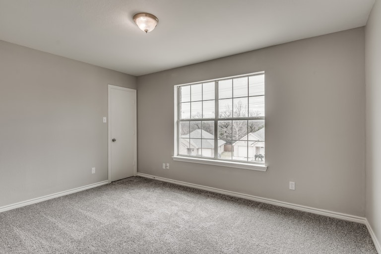 Photo 19 of 24 - 2909 Victorian Forest Dr, Dallas, TX 75227