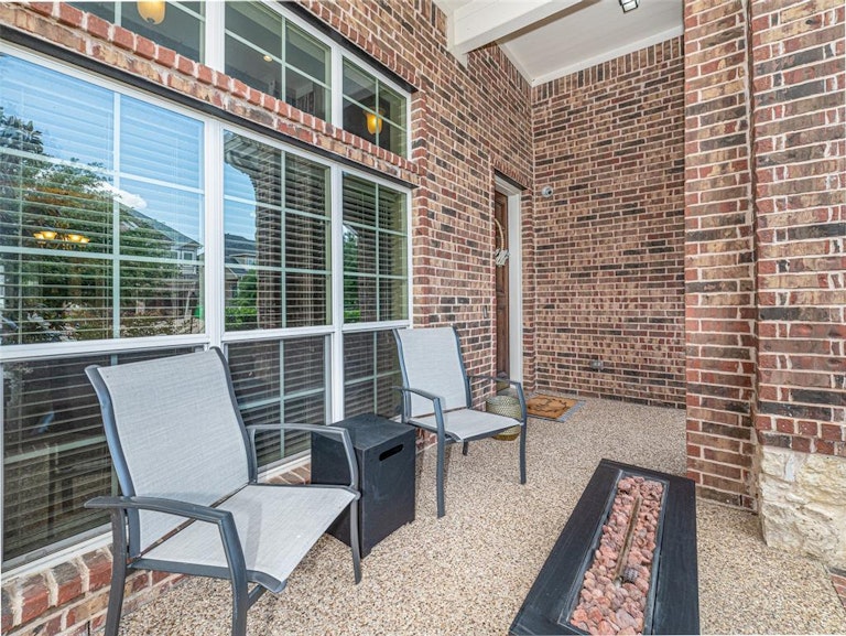 Photo 2 of 35 - 904 Auburn Ct, Savannah, TX 76227