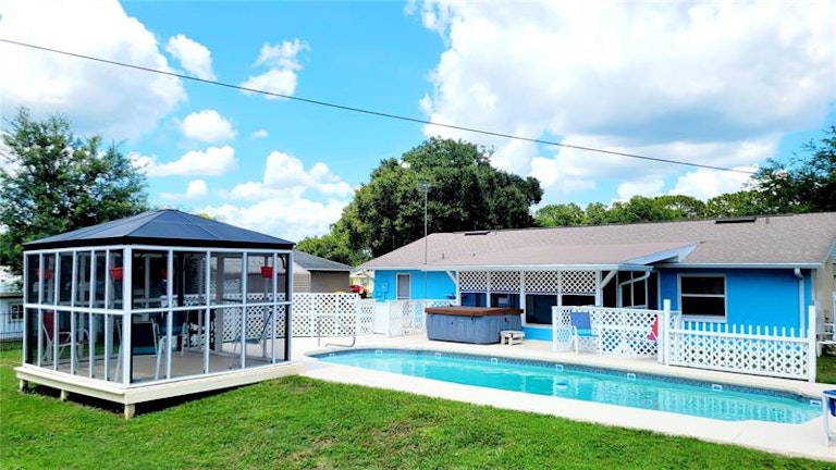 Photo 22 of 23 - 2404 Delrose Dr E, Lakeland, FL 33805
