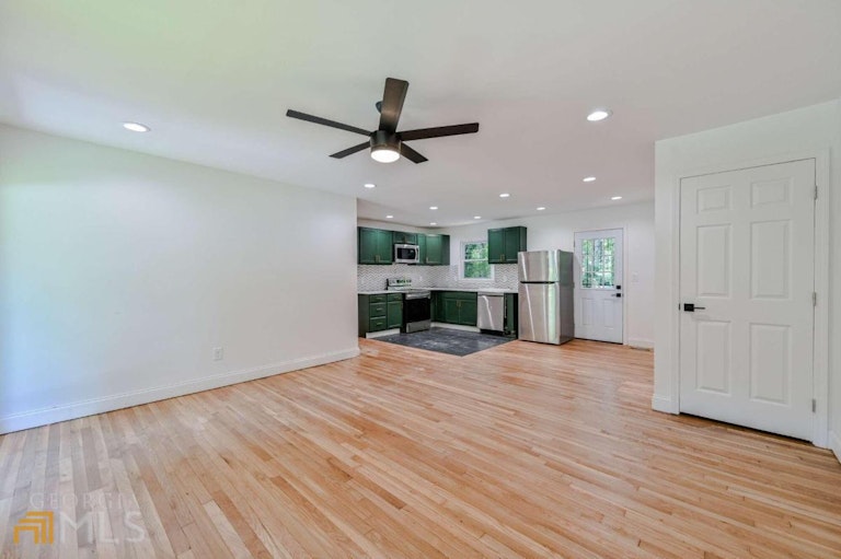 Photo 7 of 26 - 397 Utoy Cir SW, Atlanta, GA 30331