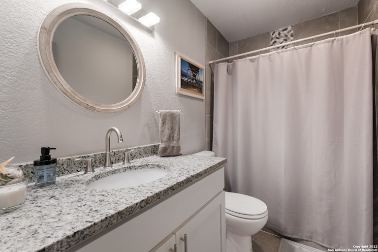 Photo 17 of 22 - 7434 Fieldgate Dr, San Antonio, TX 78227