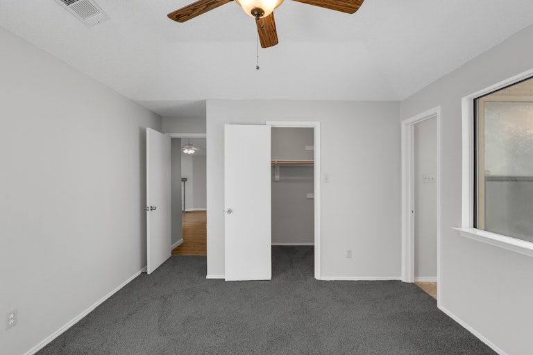 Photo 17 of 25 - 401 Angelina Dr, Arlington, TX 76018