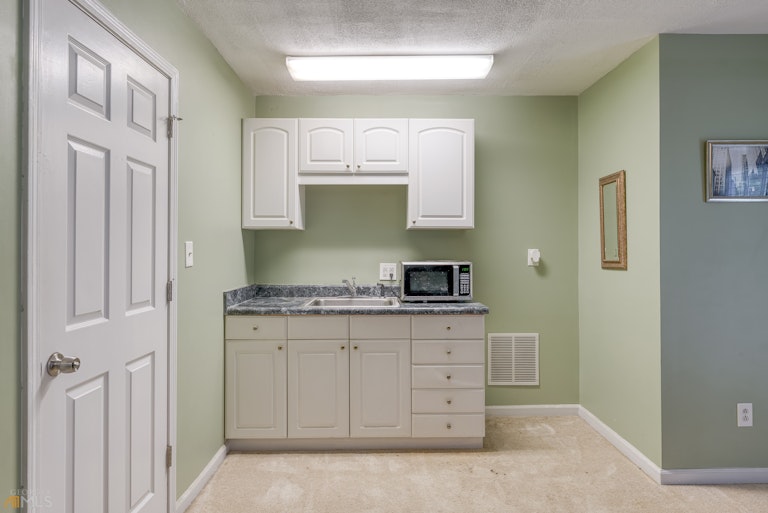 Photo 19 of 27 - 2001 Buckley Trl, Snellville, GA 30078