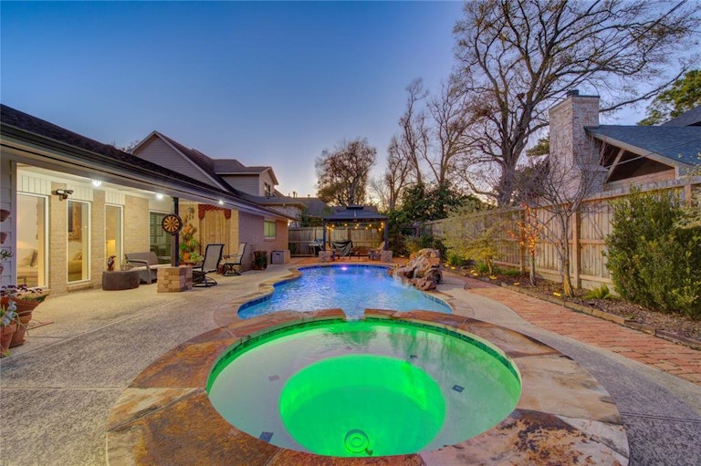 Photo 30 of 32 - 14118 Barryknoll Ln, Houston, TX 77079