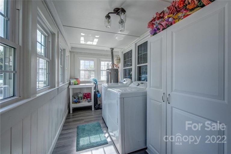 Photo 14 of 22 - 502 W Trade St, Dallas, NC 28034