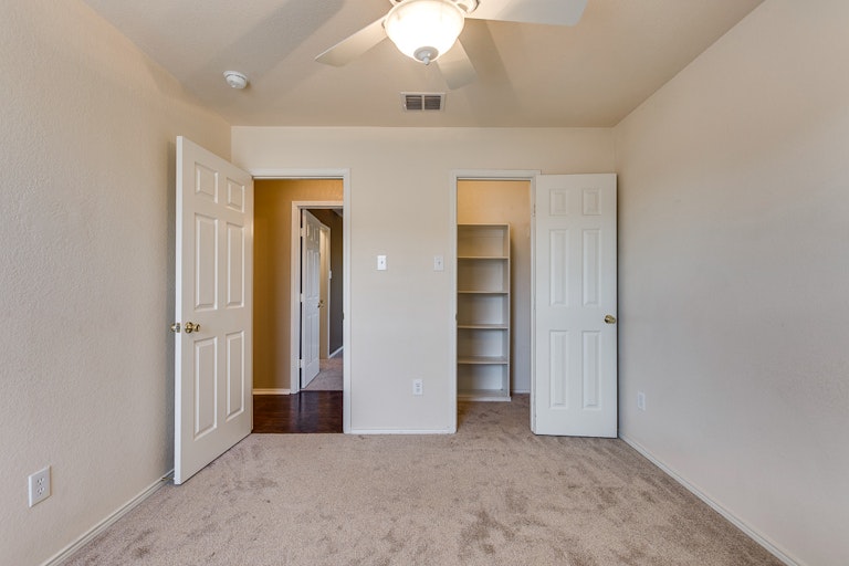 Photo 25 of 31 - 2700 Mountain Lion Dr, Fort Worth, TX 76244