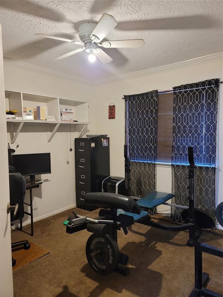 Photo 13 of 38 - 6450 Dellfern Dr, Houston, TX 77035