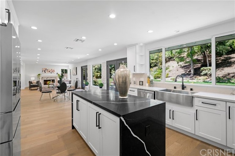 Photo 5 of 43 - 11905 Andasol Ave, Granada Hills, CA 91344