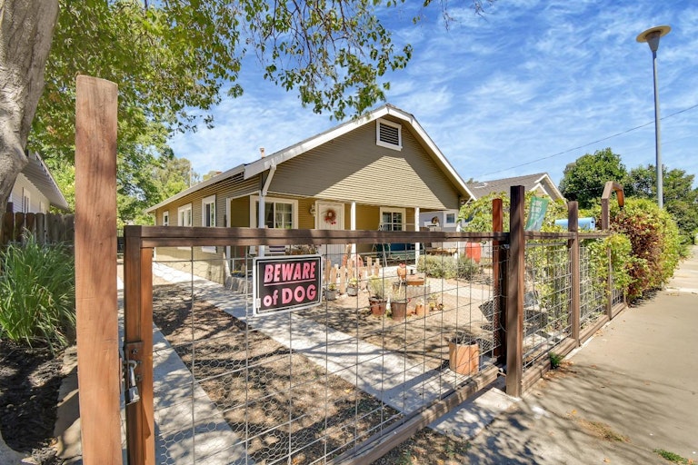 Photo 2 of 28 - 3406 40th St, Sacramento, CA 95817