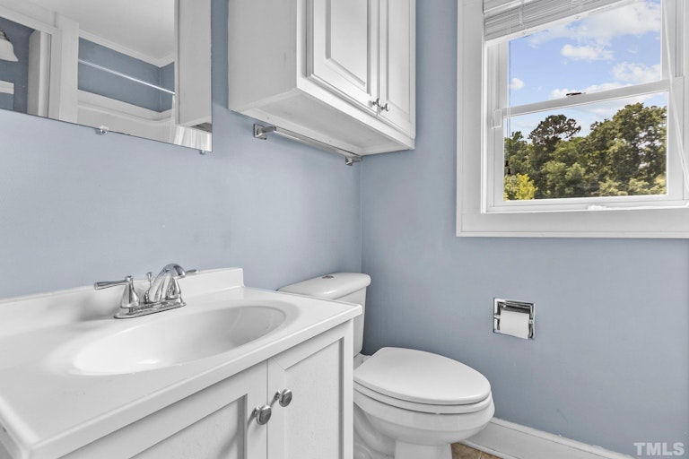 Photo 4 of 20 - 311 W Poplar Ave, Carrboro, NC 27510