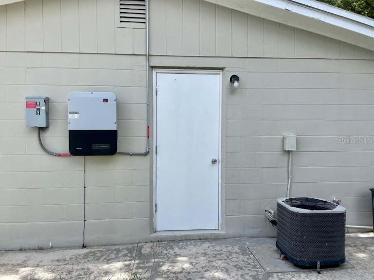 Photo 4 of 24 - 9020 Rainbow Ln, Port Richey, FL 34668