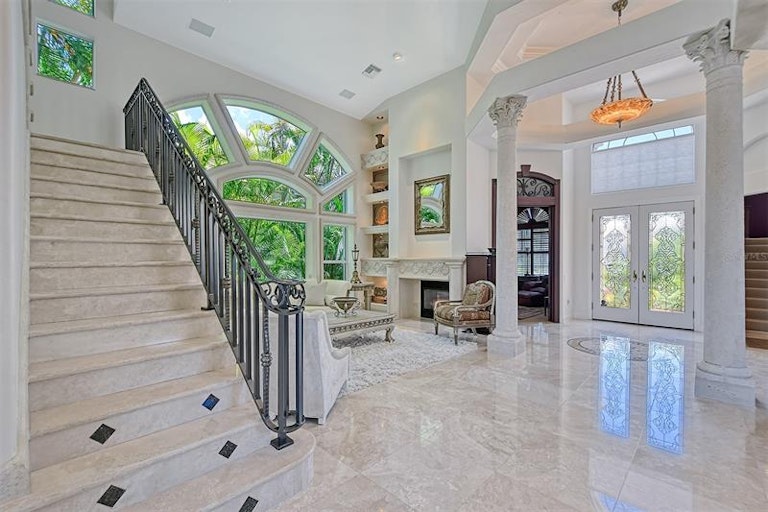 Photo 9 of 76 - 3550 Fair Oaks Ln, Longboat Key, FL 34228