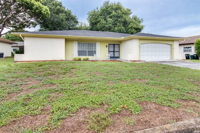 Photo 4 of 43 - 8806 Shenandoah Ln, Hudson, FL 34667