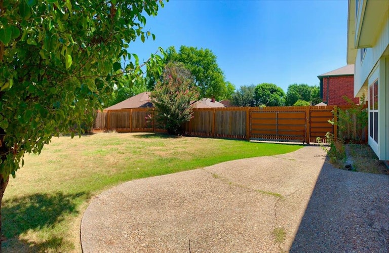 Photo 4 of 38 - 801 Forest Edge Ln, Wylie, TX 75098