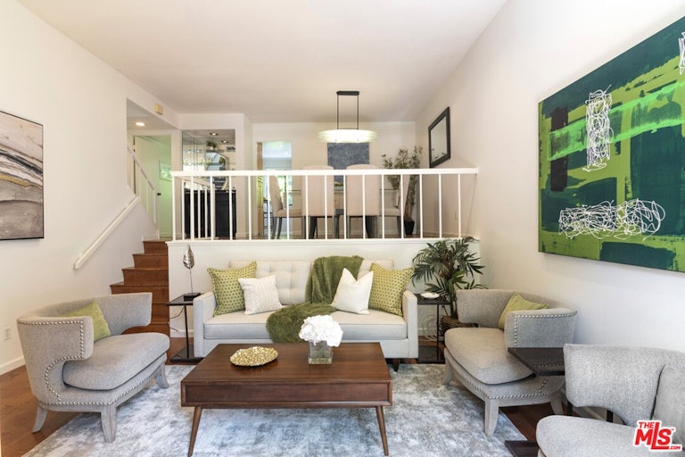 Photo 3 of 41 - 13965 Riverside Dr, Sherman Oaks, CA 91423