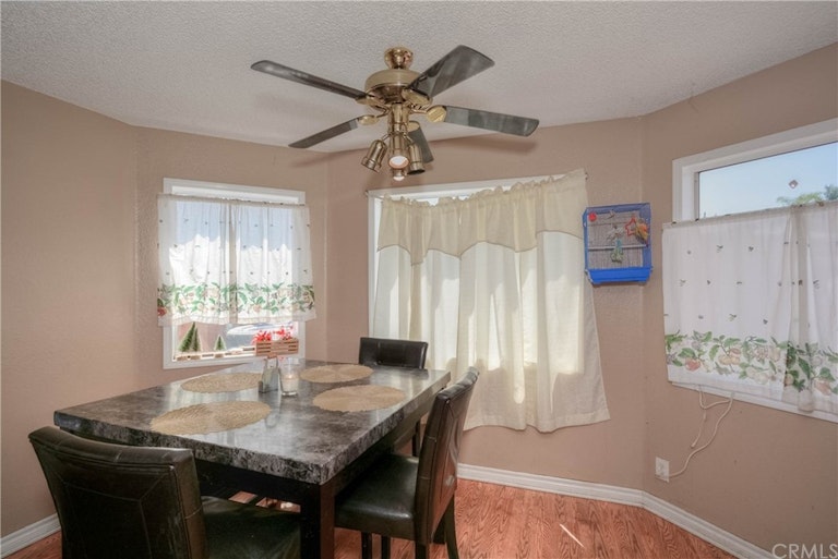 Photo 12 of 35 - 856 S Tamarisk Ave, Rialto, CA 92376