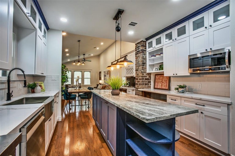 Photo 15 of 38 - 724 W Melwood St, Houston, TX 77009